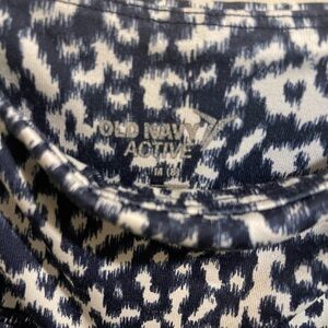 Old Navy Active Navy and White Print Top